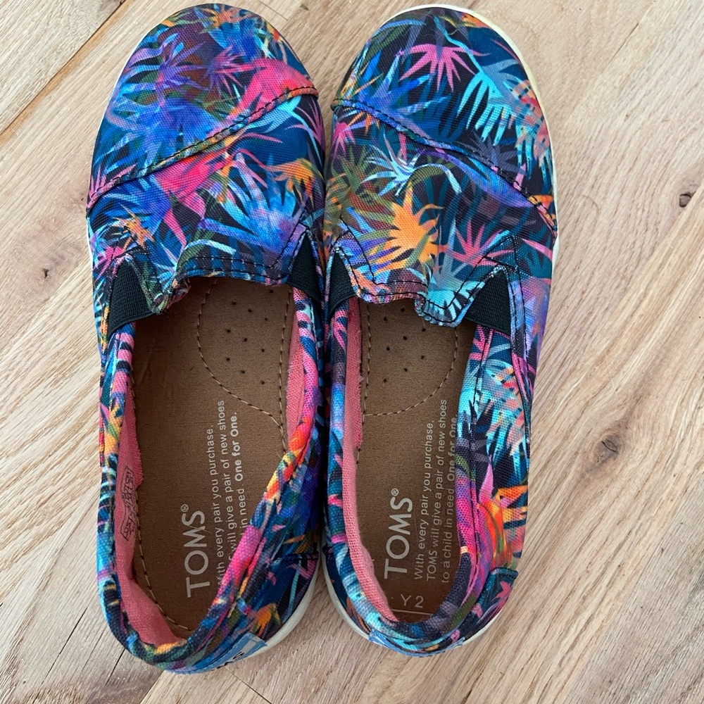 toms girls slip ons